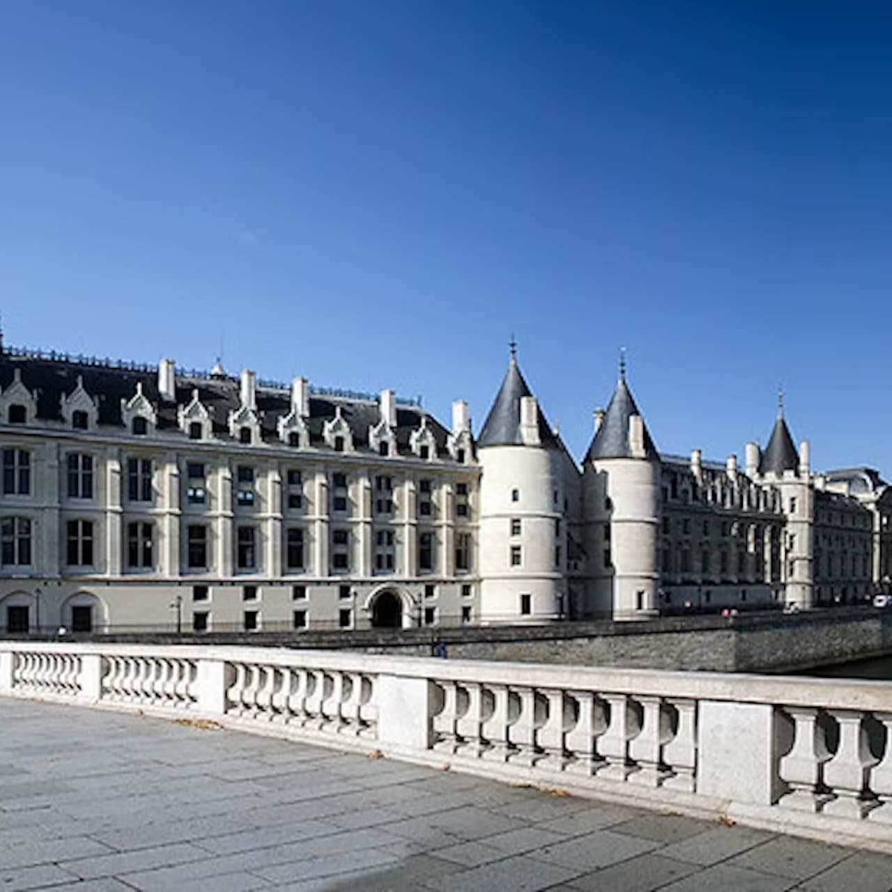 Conciergerie: Priority Entrance - სურათი 6
