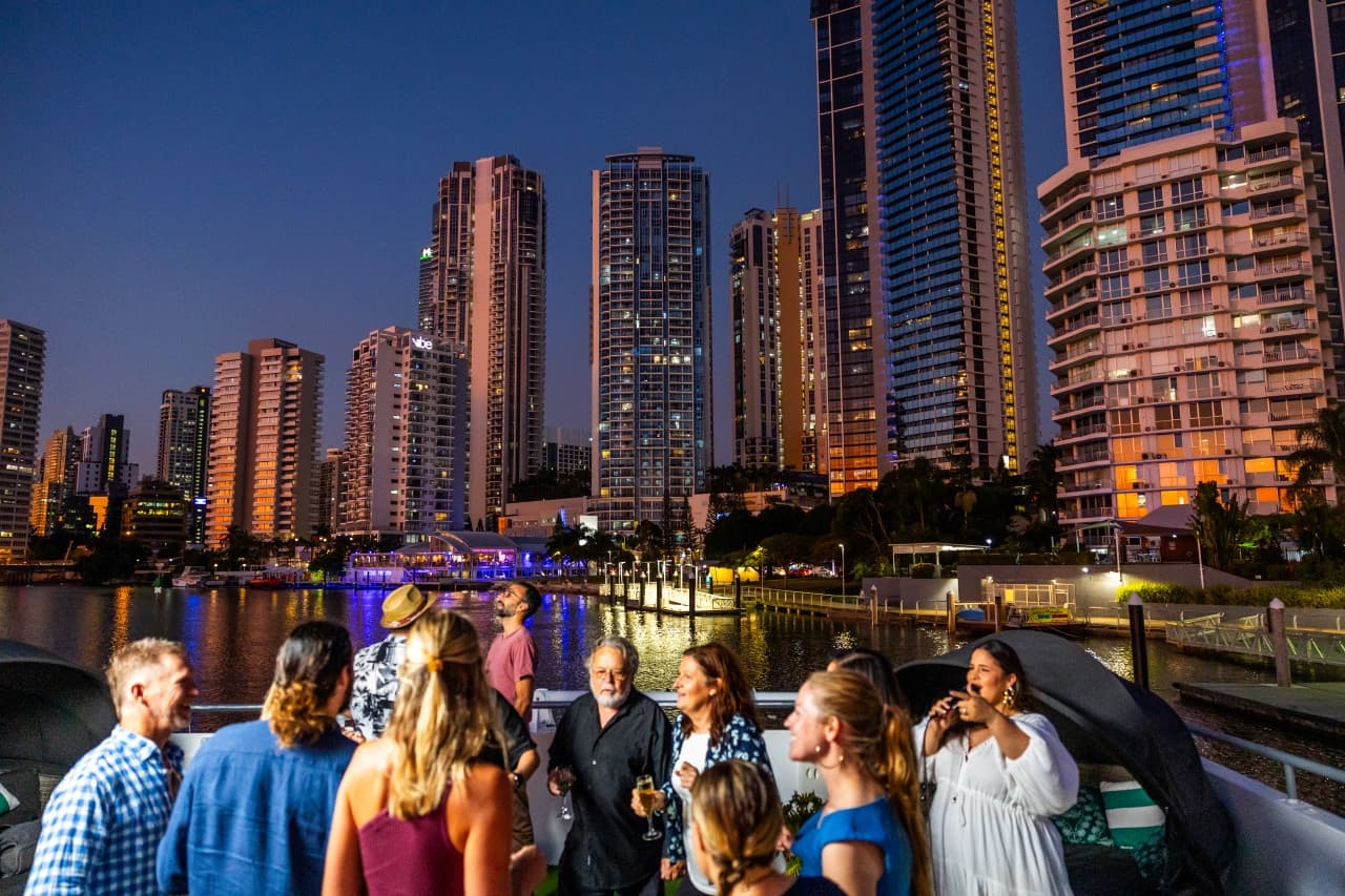 Gold Coast Buffet Dinner Cruise aboard Sea World Cruises - სურათი 6
