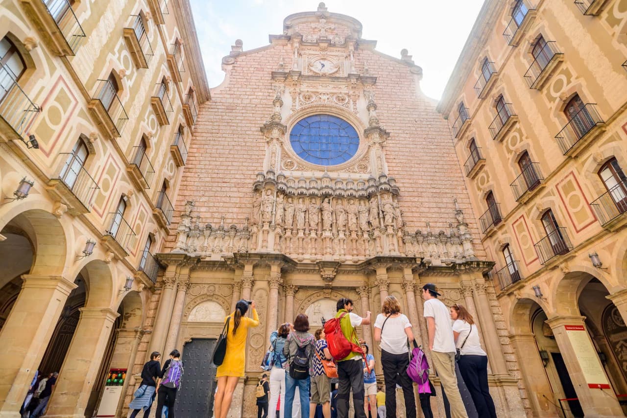 Montserrat, Girona, and Costa Brava Tour from Barcelona - სურათი 8