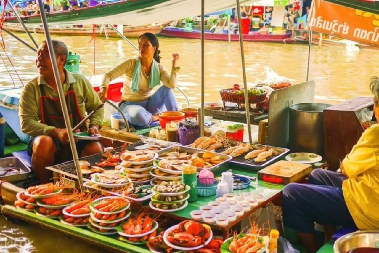 Maeklong Railway Market and Damnoen Saduak Floating Market Half-Day Tour - სურათი 2