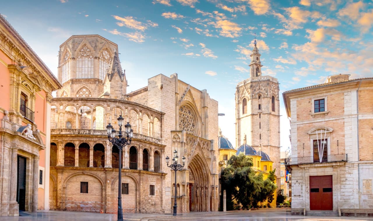 Valencia Cathedral & Holy Grail Tour with English-Speaking Guide & Fast Track Entry - სურათი 3