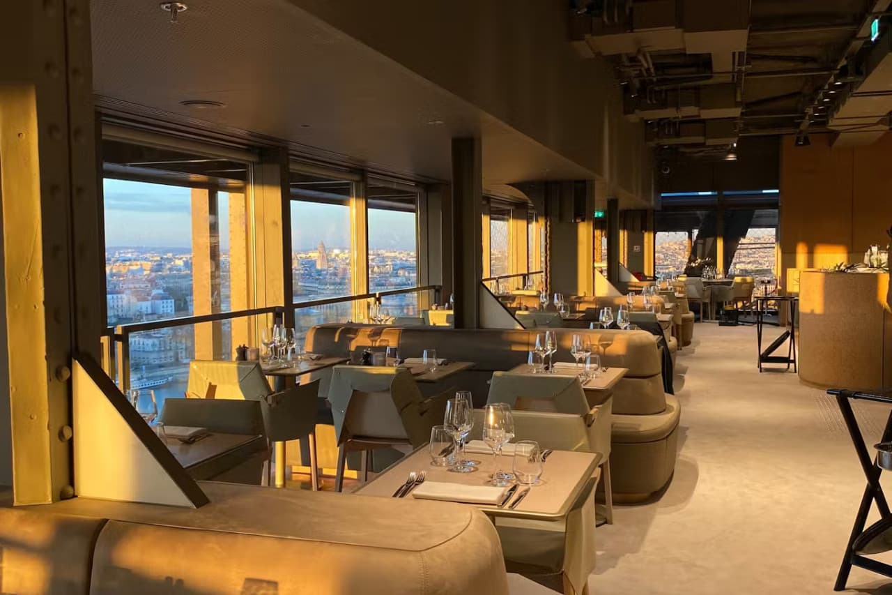 Eiffel Tower Dining Experience at Madame Brasserie Restaurant - სურათი 3