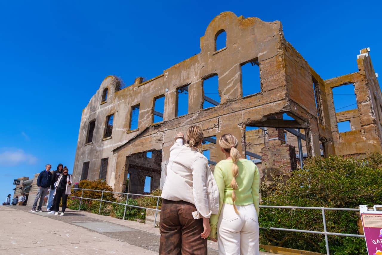 Official Alcatraz Island Admission Ticket + Audio Tour with Roundtrip Ferry by Alcatraz City Cruises - სურათი 7