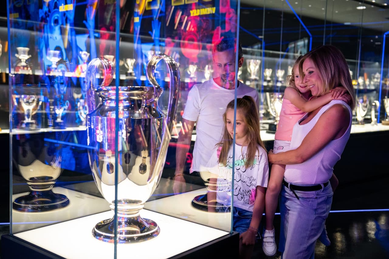 FC Barcelona Museum Guided Tour - სურათი 10