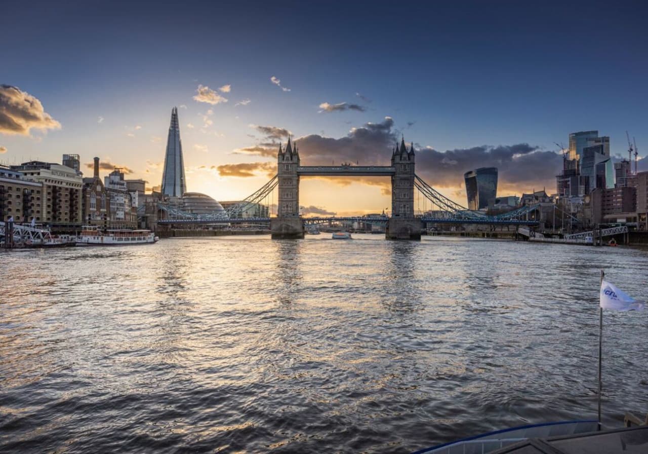 London Evening Cruise with Canapés and Music - სურათი 5