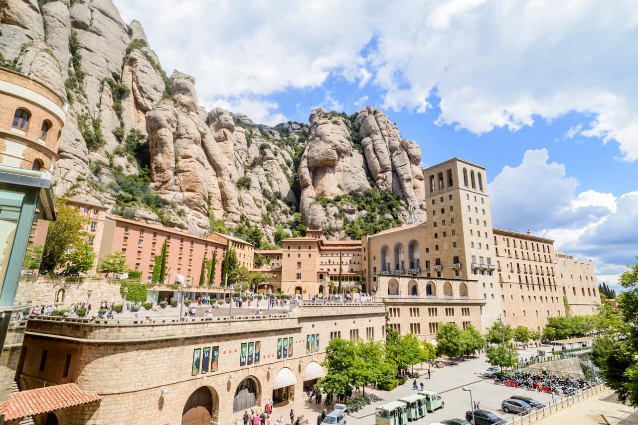 Montserrat, Girona, and Costa Brava Tour from Barcelona - მთავარი სურათი