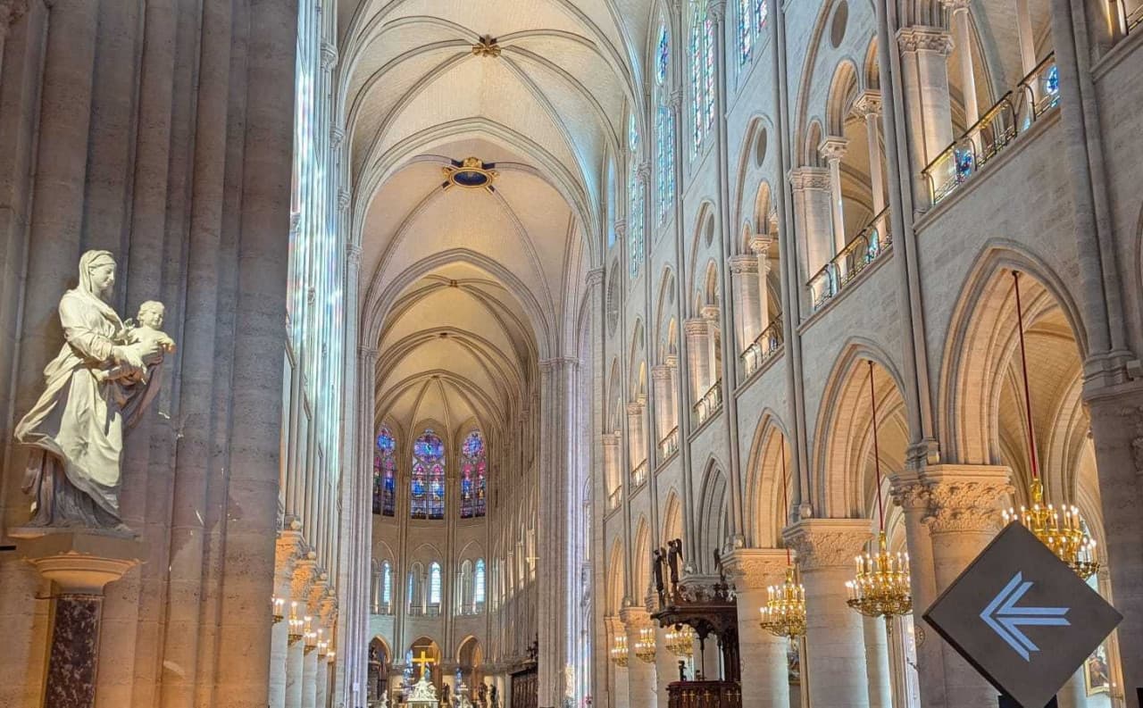 Notre Dame Exterior Tour with English- or Spanish-Speaking Guide & Cathedral Entry - სურათი 7