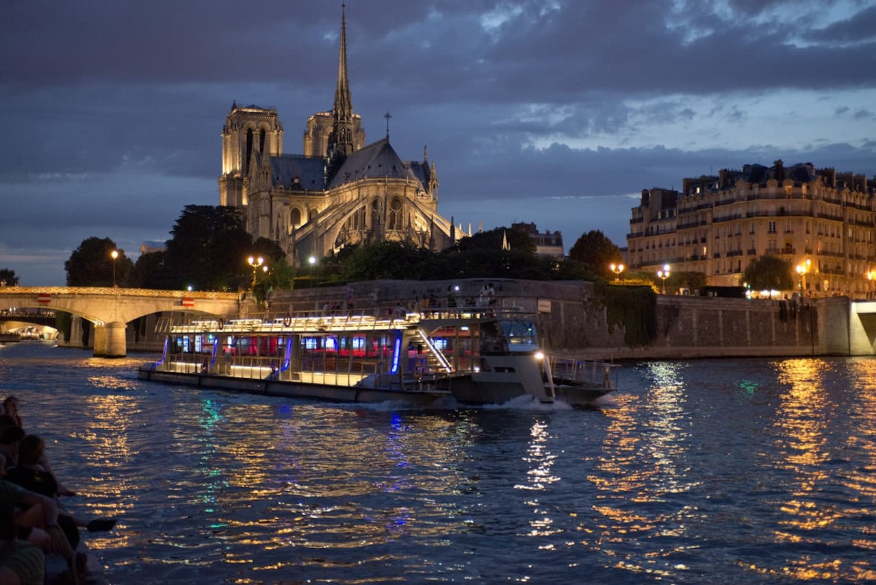 Moulin Rouge Cabaret Show with Drop-off Service and Seine River Cruise - სურათი 8