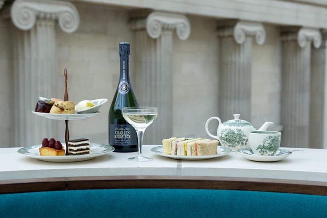 Afternoon Tea at the British Museum - მთავარი სურათი