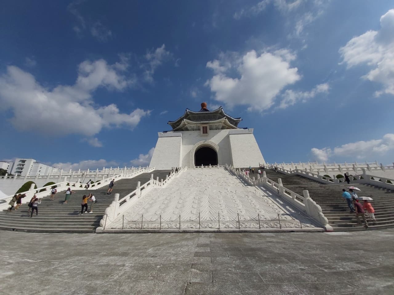 Classic Taipei Landmarks Full-Day Tour: National Palace Museum, Chiang Kai-shek Memorial Hall - სურათი 10
