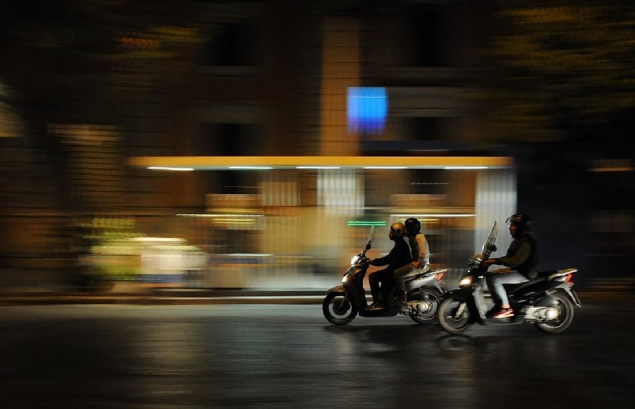 Ho Chi Minh City Night Food Tour by Motorbike - სურათი 4