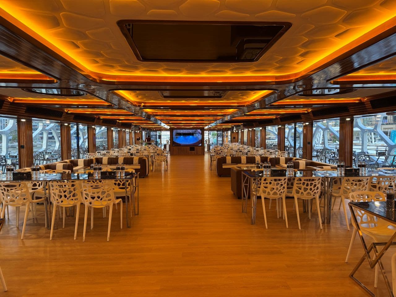Lotus Royale Mega Yacht - Dinner Cruise - სურათი 2