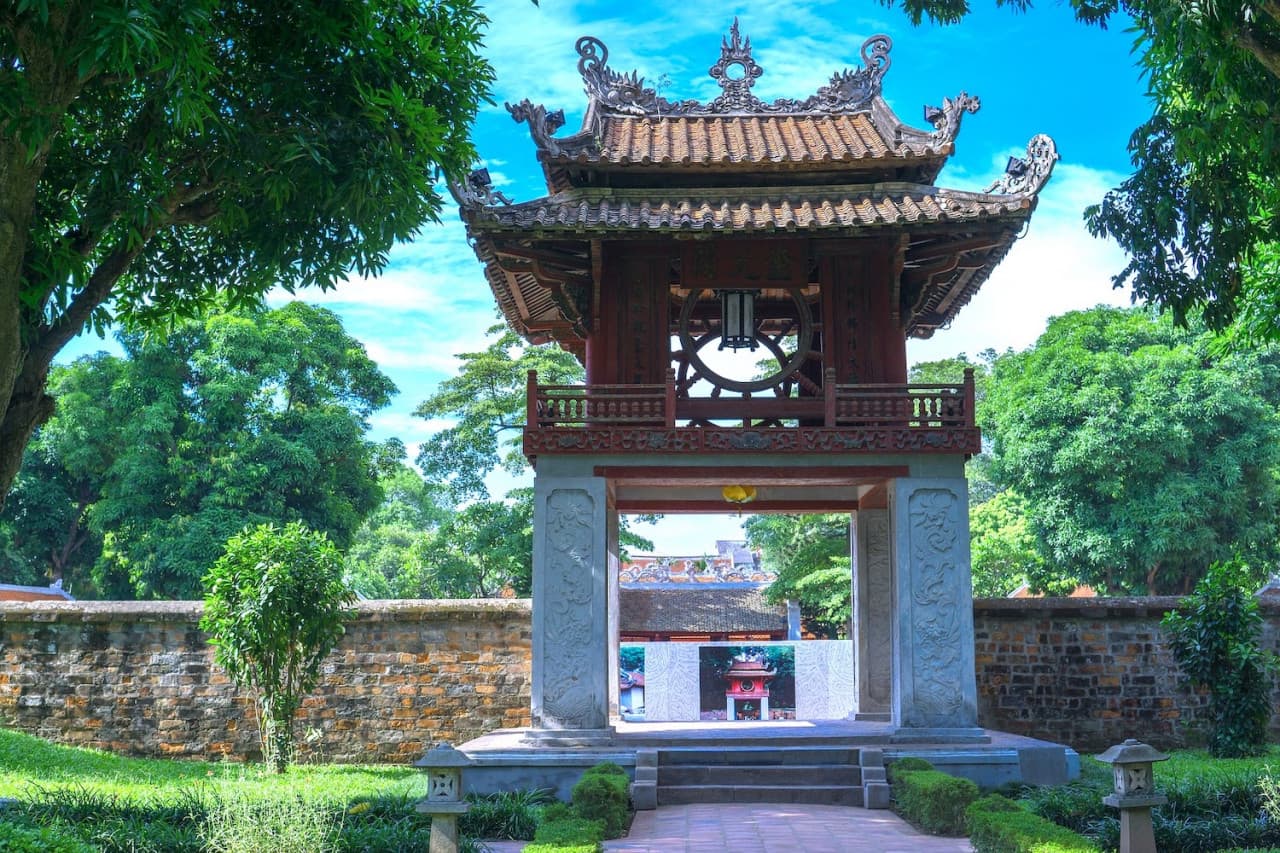 Hanoi Highlights City Tour: Ho Chi Minh Mausoleum, Temple of Literature, Tran Quoc Pagoda - მთავარი სურათი