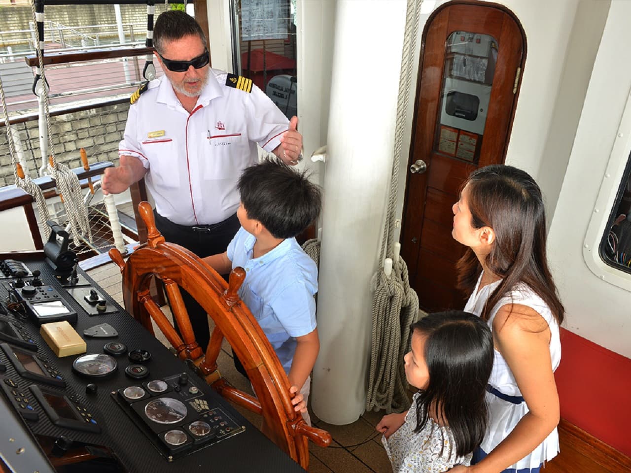 The Royal Albatross - Luxury Tall Ship Cruise Ticket - სურათი 14