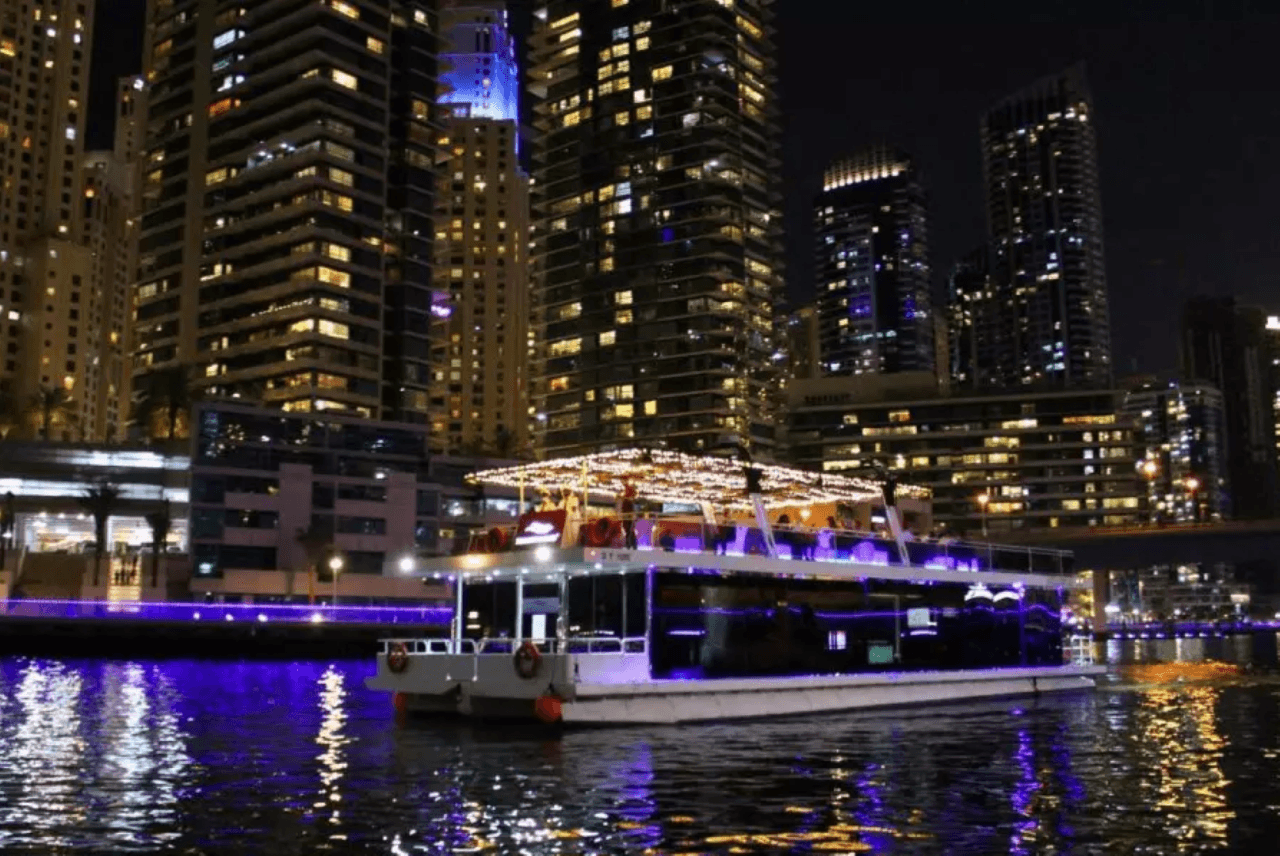Ain Dubai Houseboat Tour - სურათი 2
