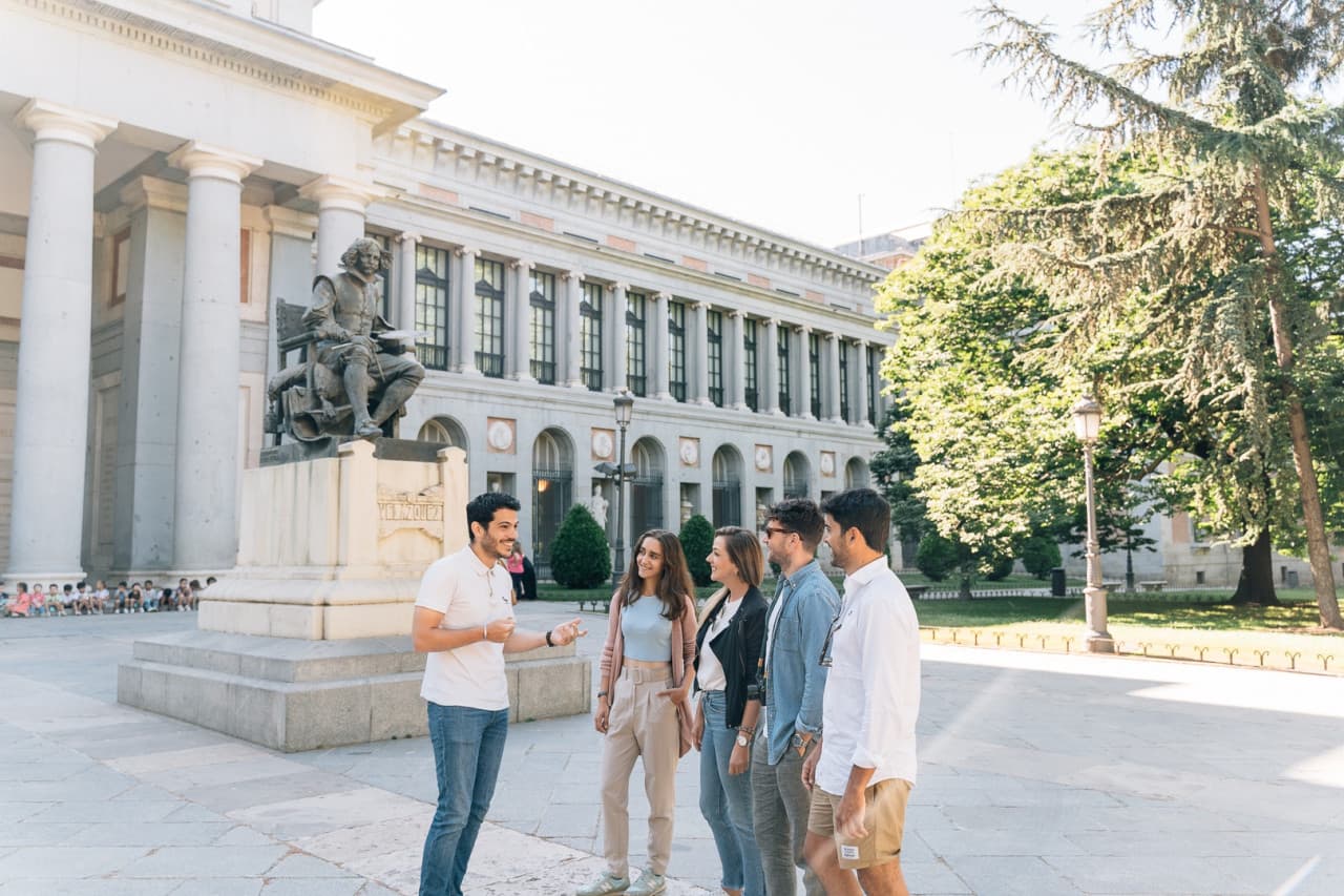 Madrid Walking Tour with High-Speed Train Transfer from Barcelona and Prado Museum Admission - სურათი 4