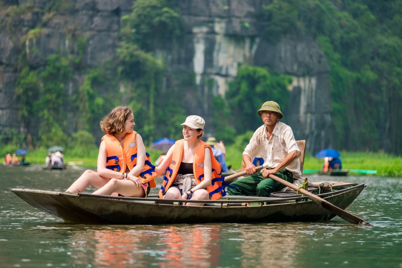 Hoa Lu and Tam Coc Tour from Hanoi - სურათი 9