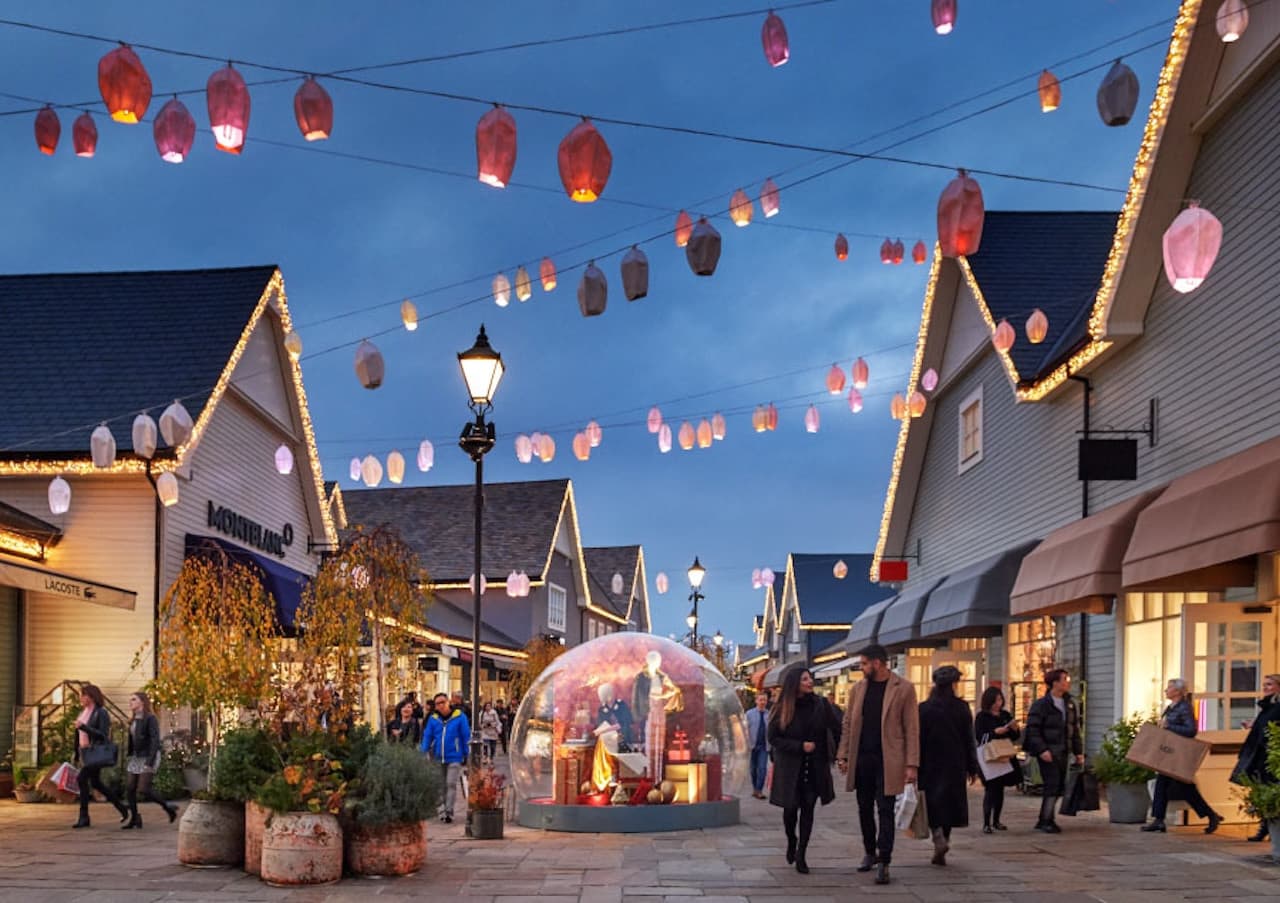 Bicester Village Shopping with Round Trip Rail Transfers from London - სურათი 7