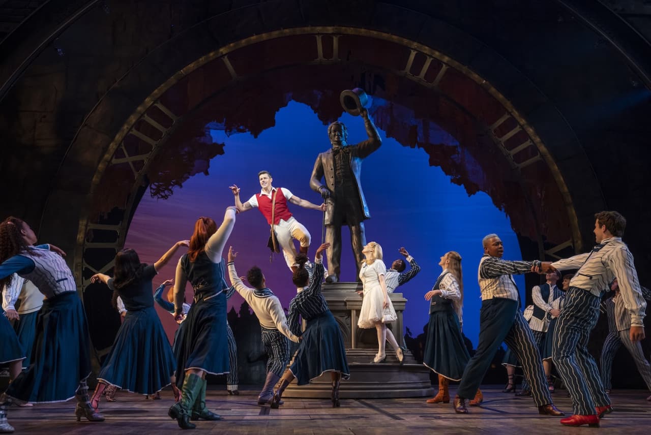 Wicked Broadway Show Ticket in New York - სურათი 7