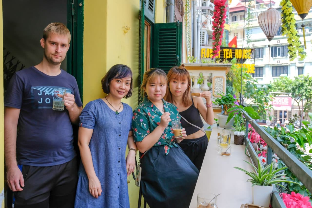 Hanoi Instagram Tour: Ceramic Mosaic Mural, Sword Lake, Long Bien Bridge - სურათი 6
