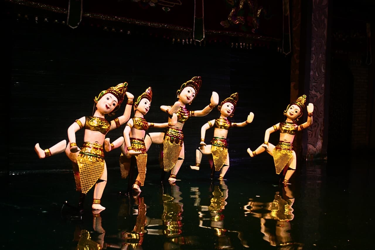Golden Dragon Water Puppet Show - მთავარი სურათი