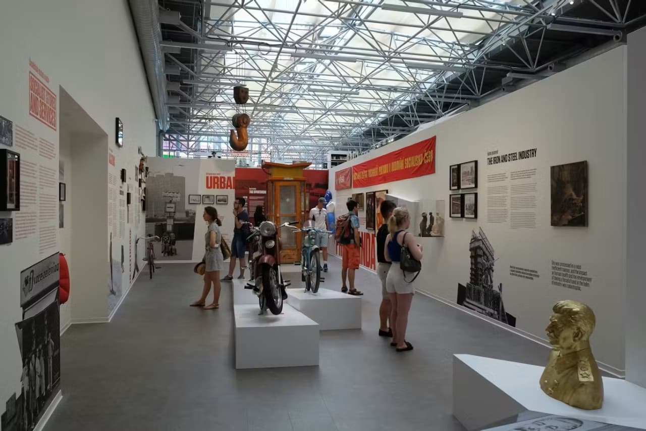 Museum of Communism Ticket - სურათი 2