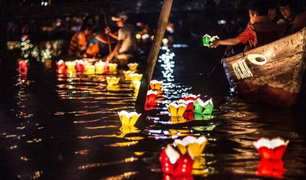 Hoai River Evening Boat Ride with Lantern Experience - სურათი 2