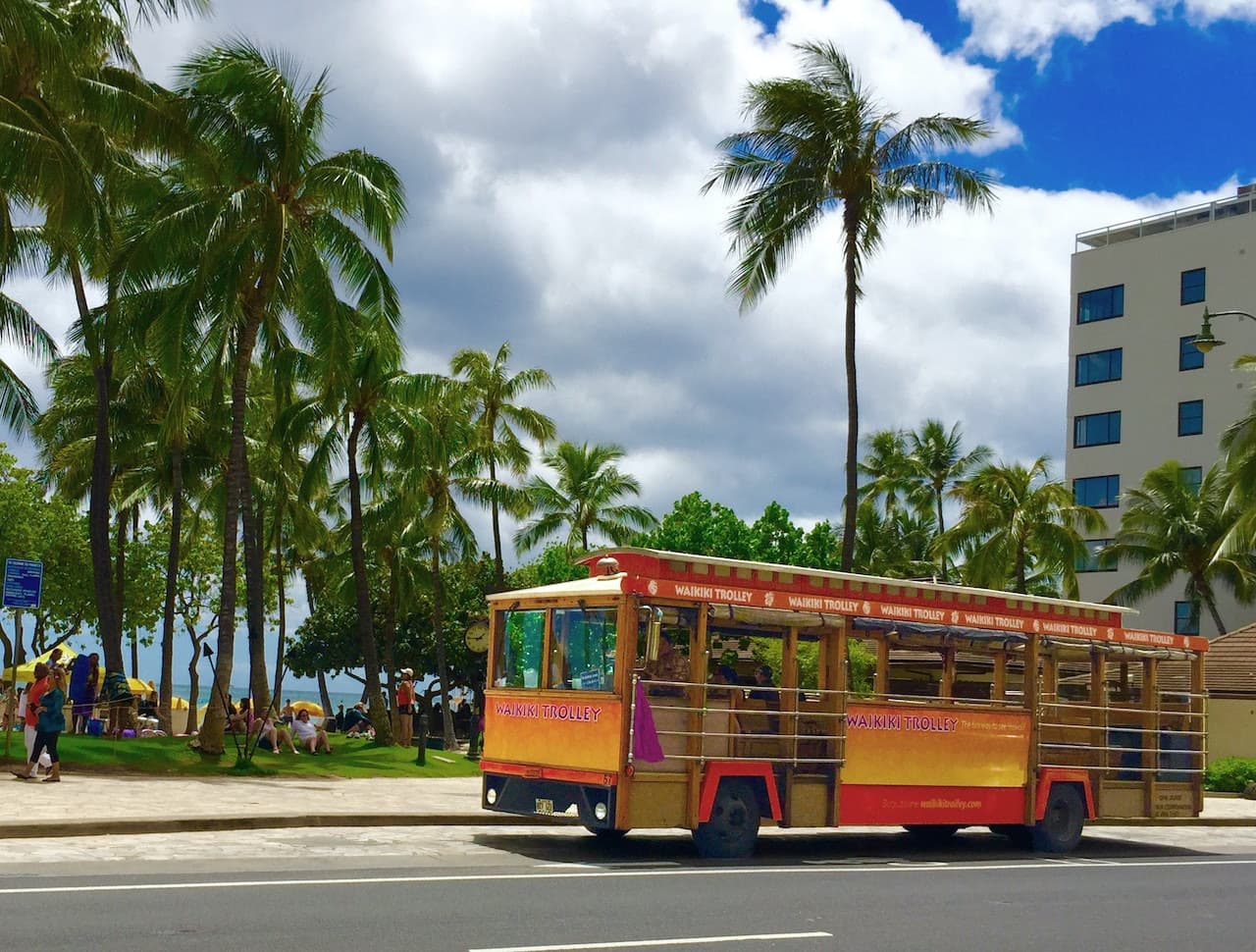 Waikiki Trolley Hop-on Hop-off Bus Tour - სურათი 2