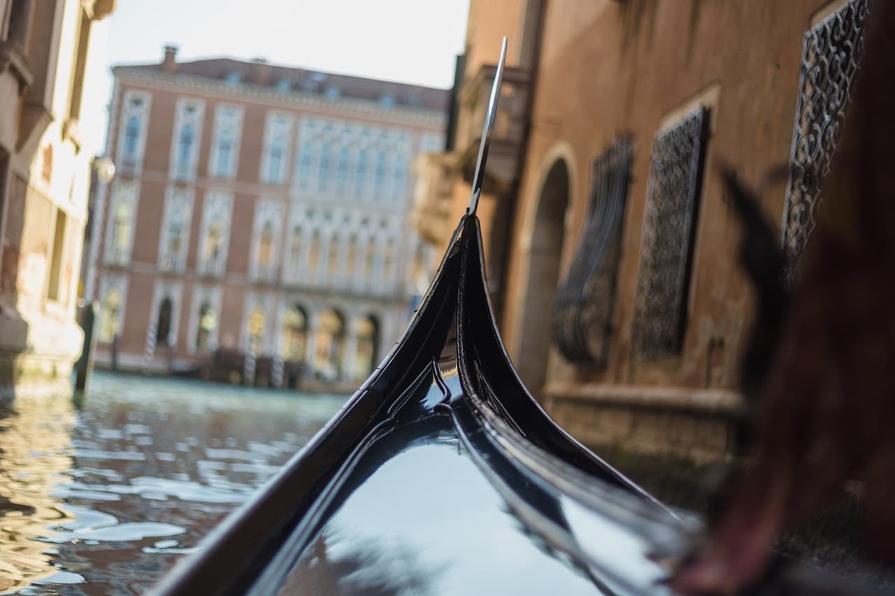 Venice: Gondola Ride with Live Commentary - სურათი 4