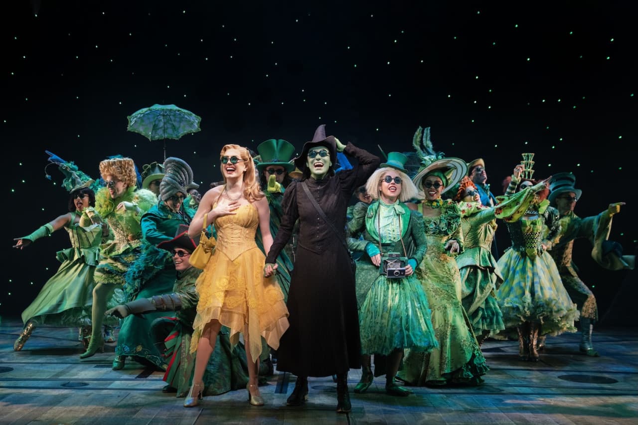 Wicked Broadway Show Ticket in New York - სურათი 12