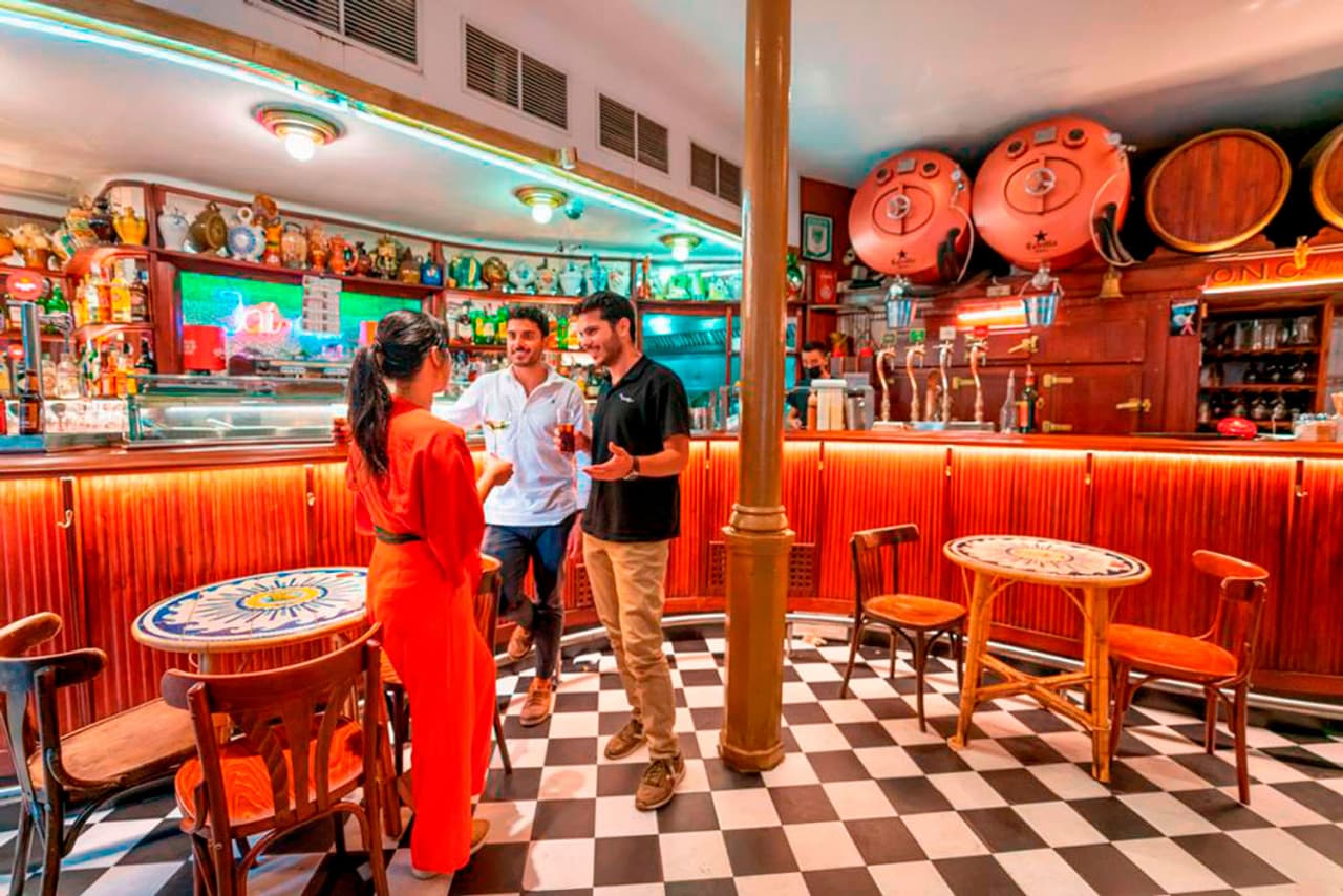 Barcelona Old Town Walking Tour with Flamenco Show and Tapas Dinner - სურათი 12