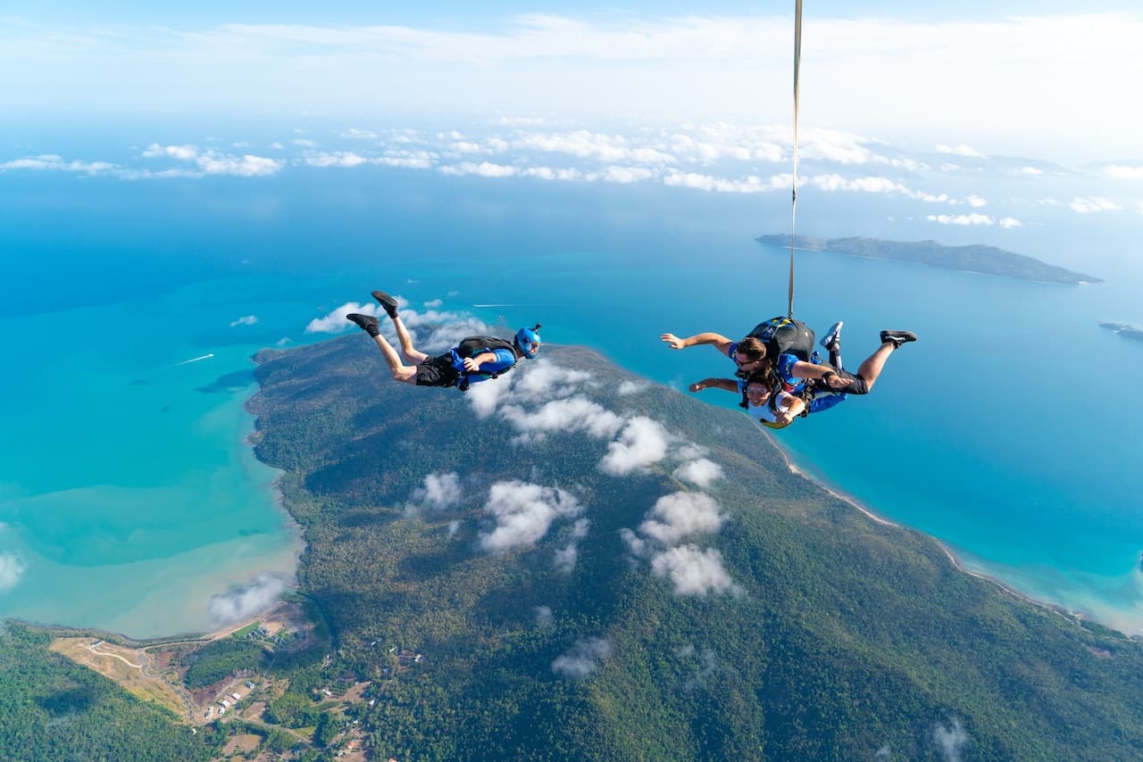 Tandem Skydiving Experience Airlie Beach - სურათი 2