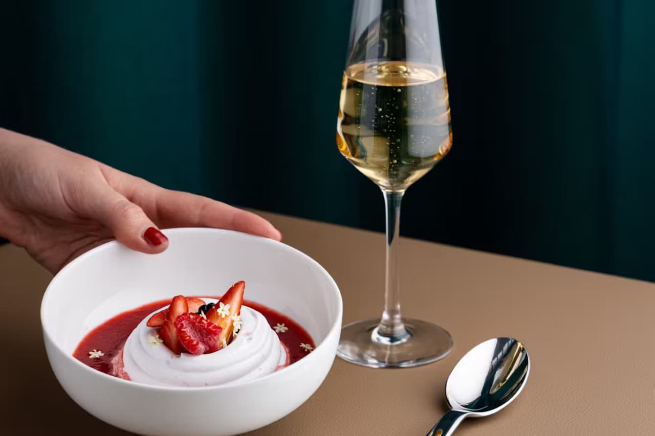 Eiffel Tower Dining Experience at Madame Brasserie Restaurant - სურათი 5