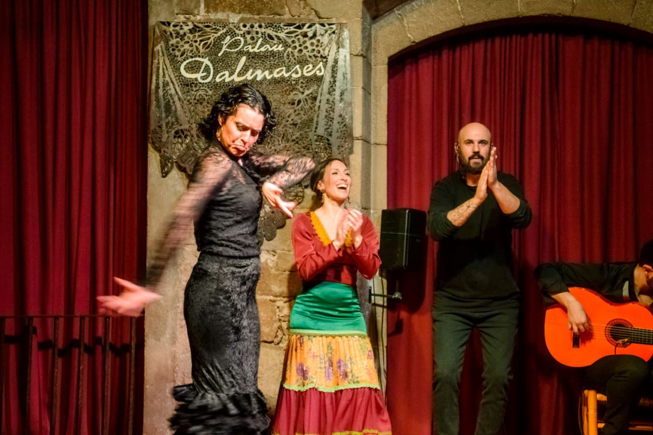 Barcelona Old Town Walking Tour with Flamenco Show and Tapas Dinner - სურათი 5