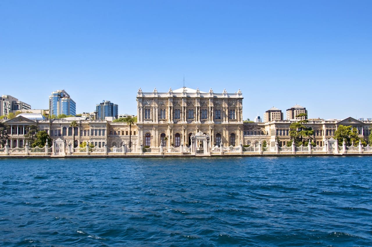 Bosphorus Sightseeing Cruise on a Luxury Yacht - სურათი 10