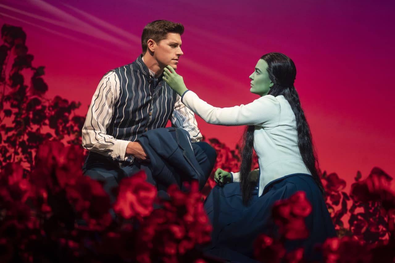 Wicked Broadway Show Ticket in New York - სურათი 11