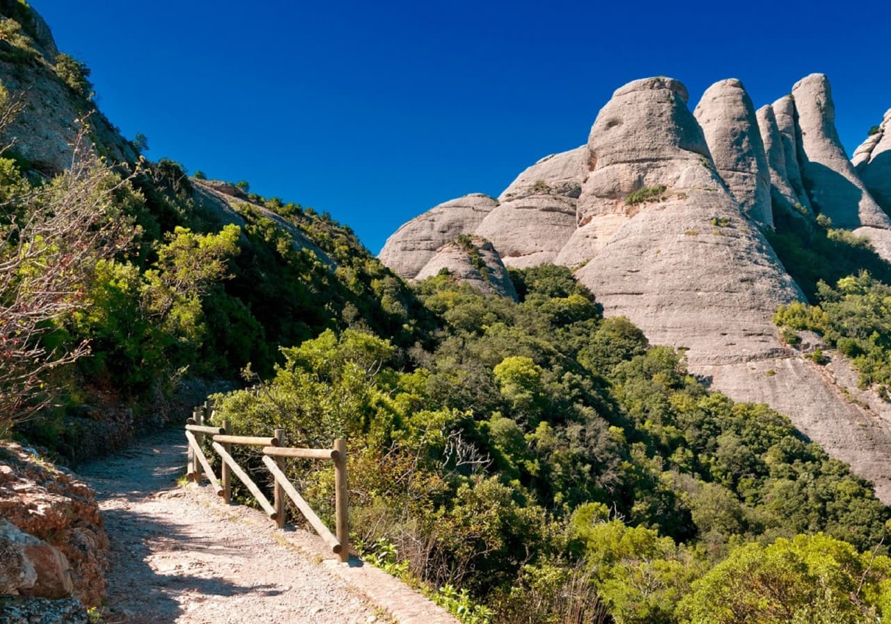 Montserrat, Girona, and Costa Brava Tour from Barcelona - სურათი 2