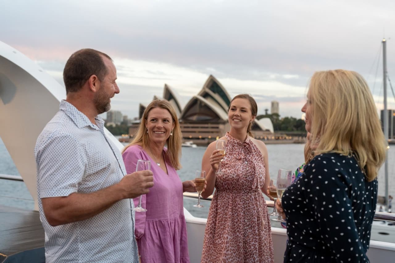 Sydney Harbour Lunch Cruise aboard Magistic Cruises from Darling Harbour - მთავარი სურათი