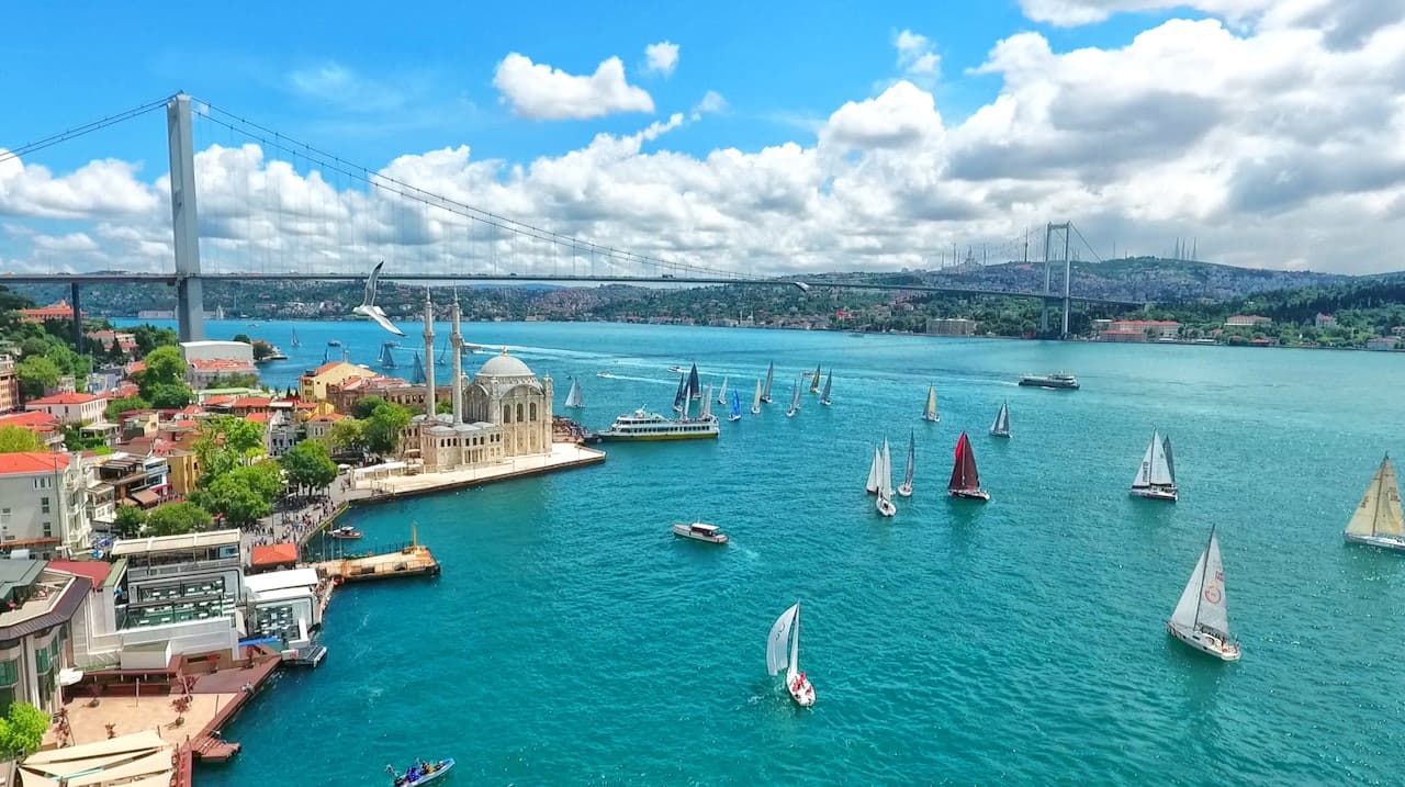 Bosphorus Sightseeing Cruise on a Luxury Yacht - სურათი 8