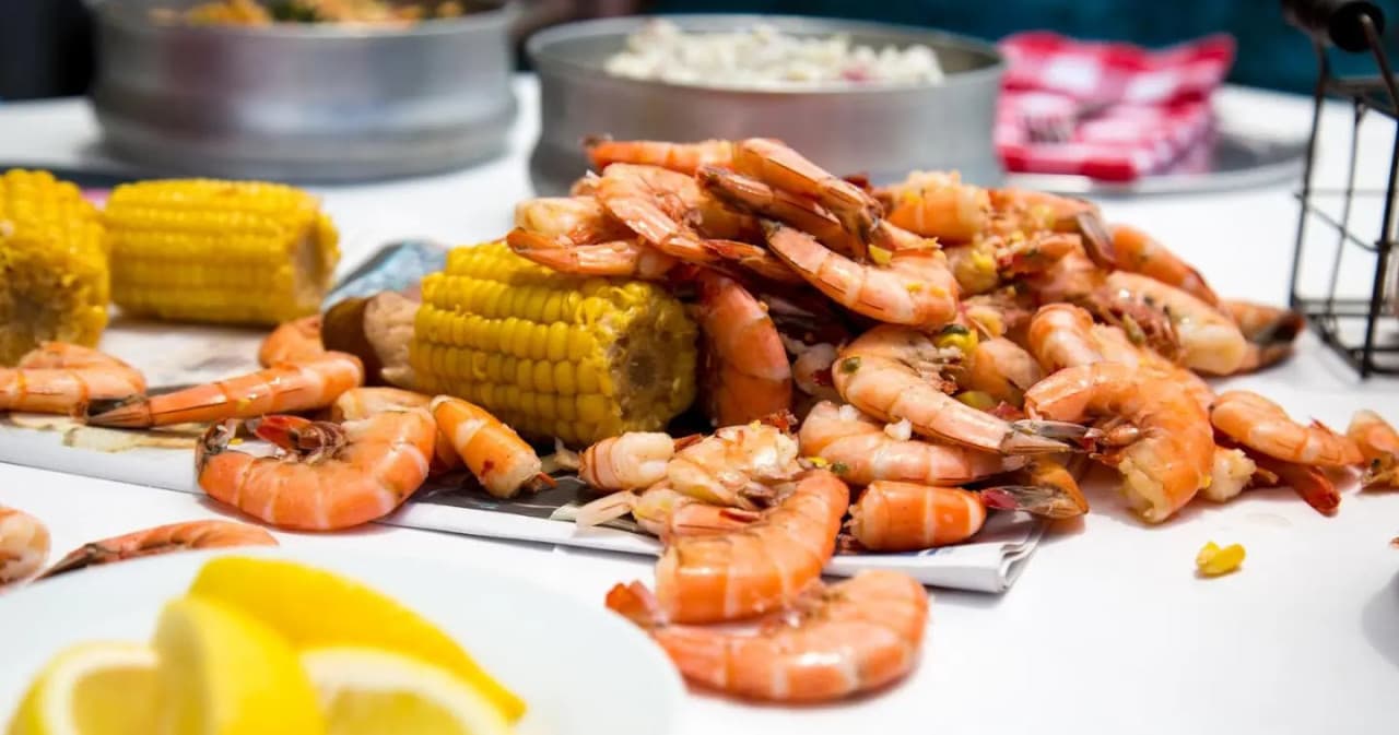 Shrimp Boil Cabaret and Culinary Experience - სურათი 3