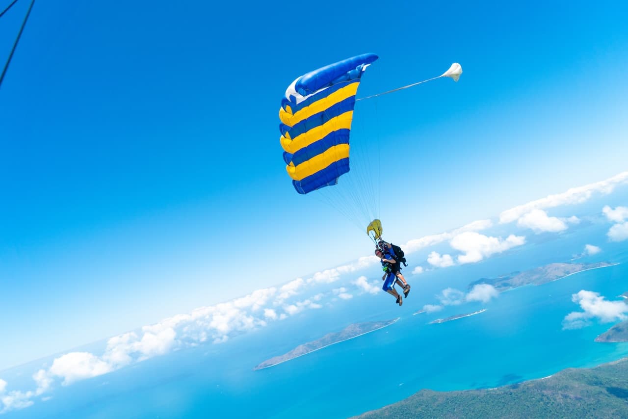 Tandem Skydiving Experience Airlie Beach - სურათი 5