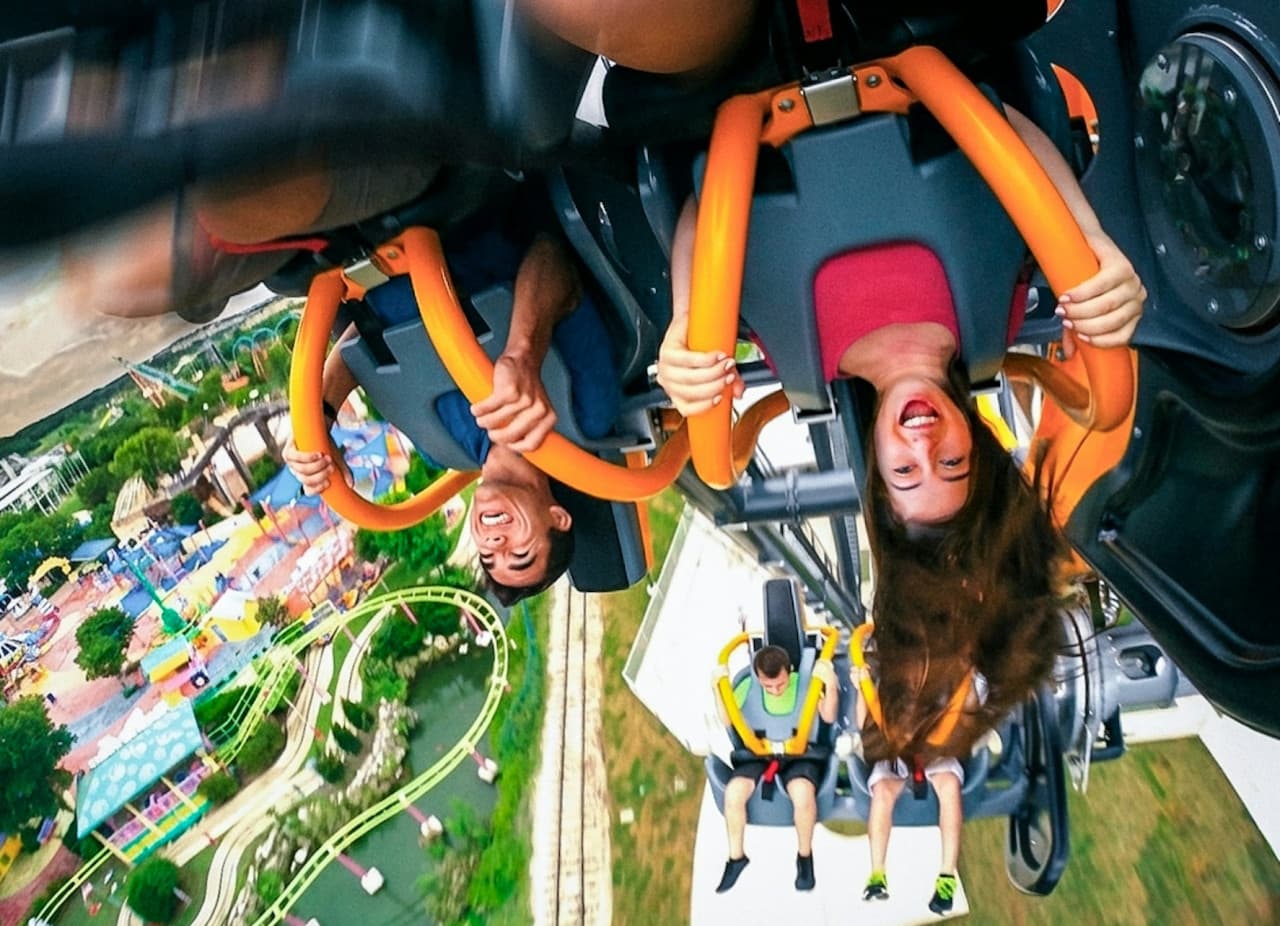 Six Flags Fiesta Texas Ticket - სურათი 6
