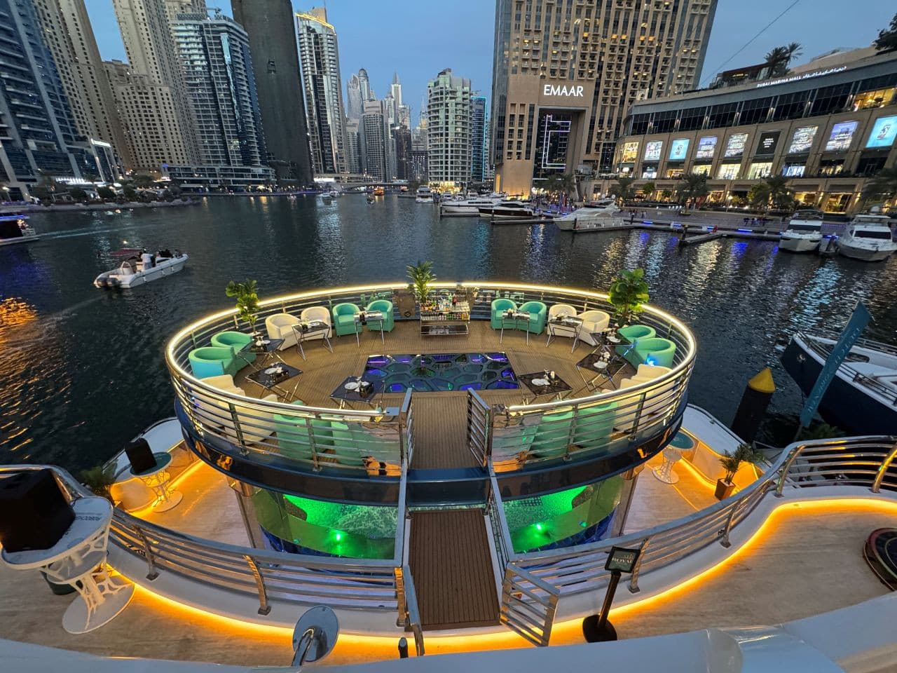 Lotus Royale Mega Yacht - Dinner Cruise - სურათი 3