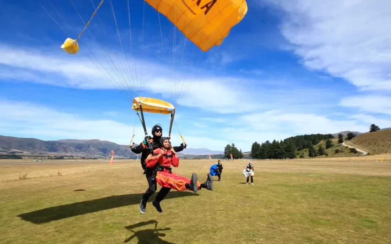 Tandem Skydiving Experience Wanaka - სურათი 4
