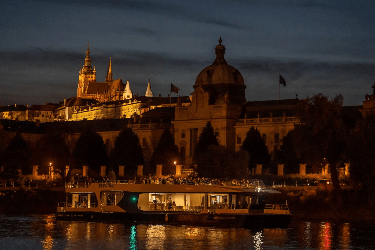 City Sightseeing Prague Hop-on Hop-off Bus Tour - სურათი 9