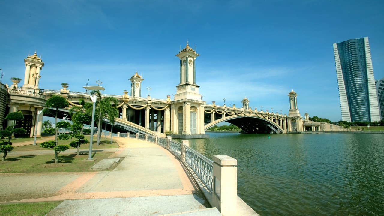 Putrajaya River Cruise and City Tour from Kuala Lumpur - სურათი 9