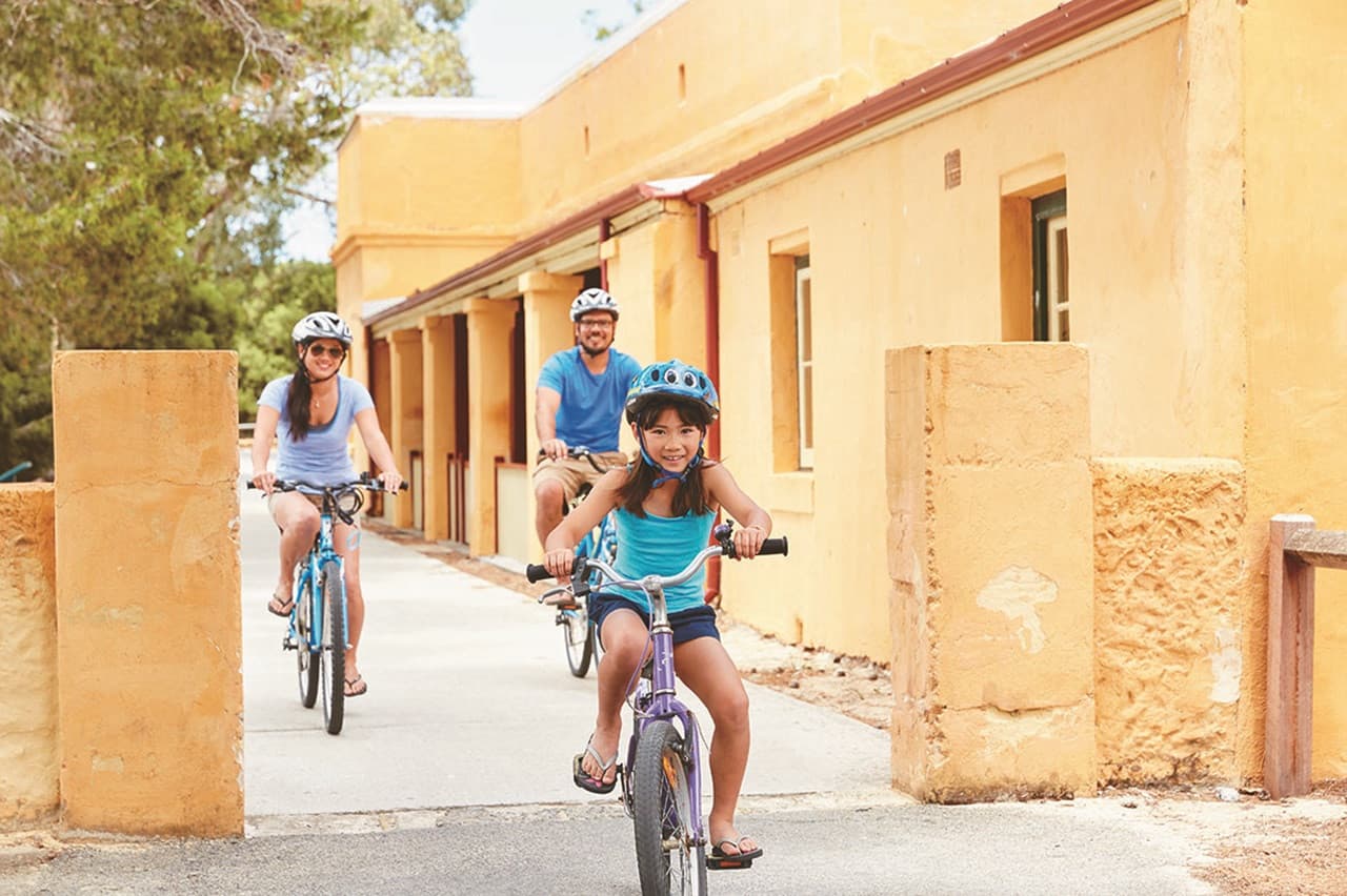 Round Trip SeaLink Ferry Transfer to Rottnest Island with Bike Hire - სურათი 7