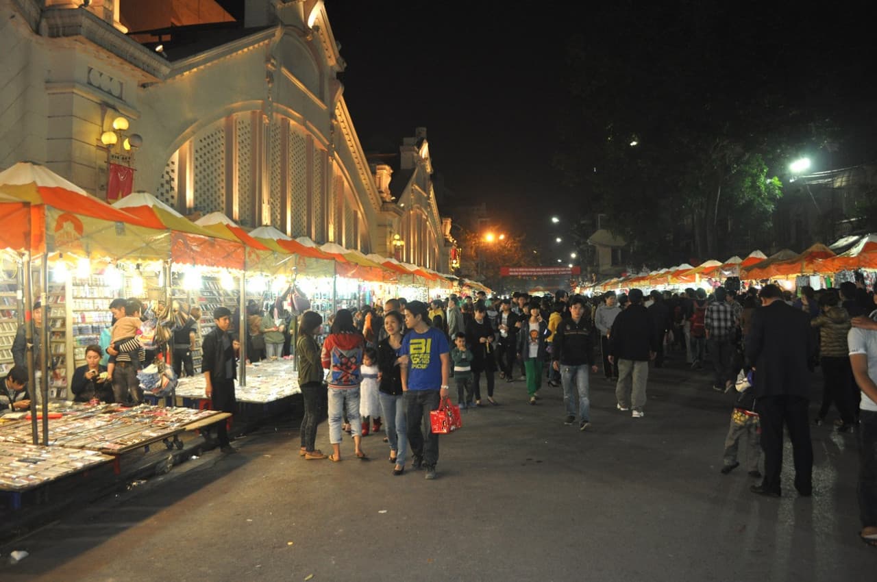 Hanoi Weekend Night Market and Street Food Tour - სურათი 3