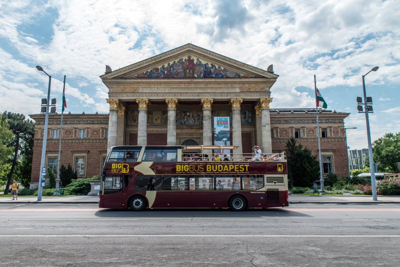 Big Bus Budapest Hop-on Hop-off Bus Tour - სურათი 9