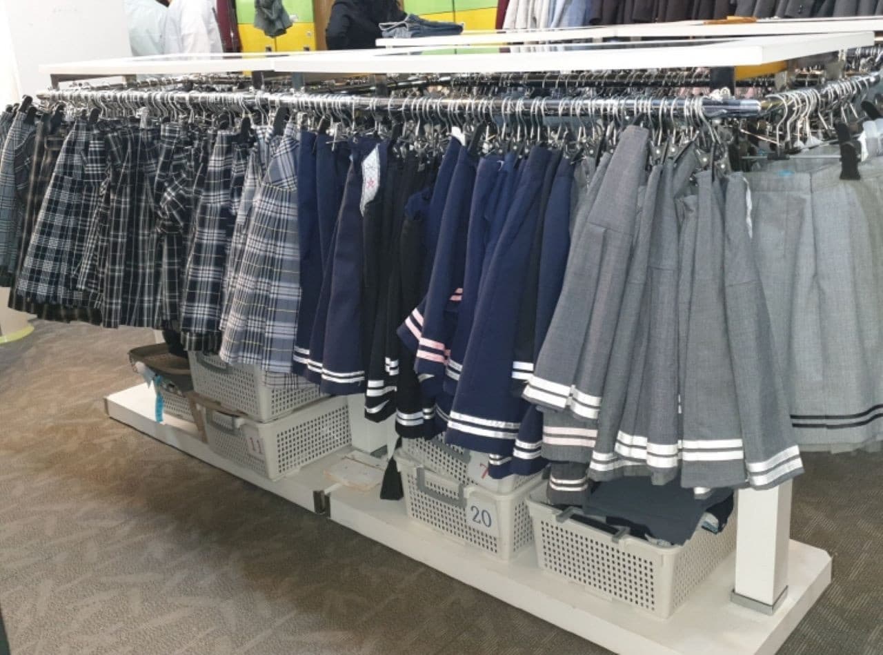 Korean School Uniform Rental near Lotte World - სურათი 3